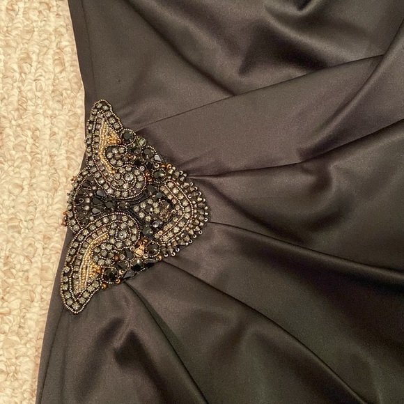 One shoulder sleek black dress with embellishment on right side - Picture 2 of 6